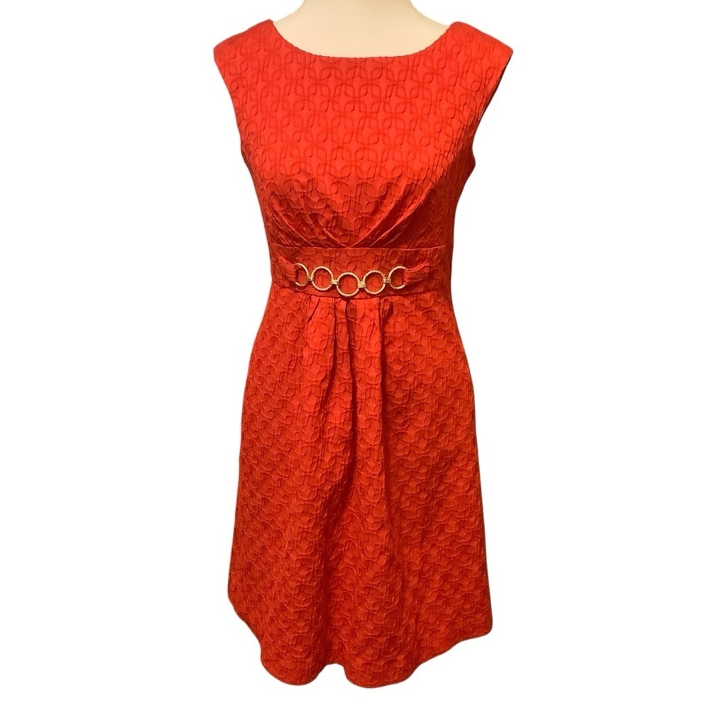 SANDRA DARREN CORAL SLEEVELESS TEXTURED MIDI DRESS WITH GOLD HOOP ACCENTS/Size 6